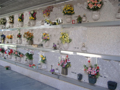 Commemorazione dei defunti: gli orari dei cimiteri e il potenziamento del servizio d’ordine 