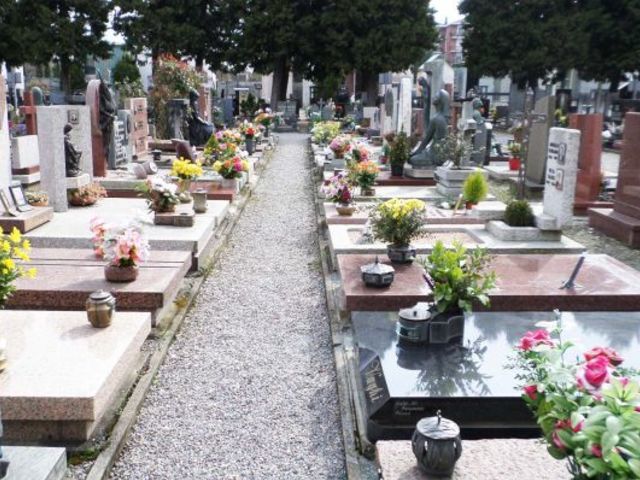Da domenica 10 maggio riaprono i cimiteri 