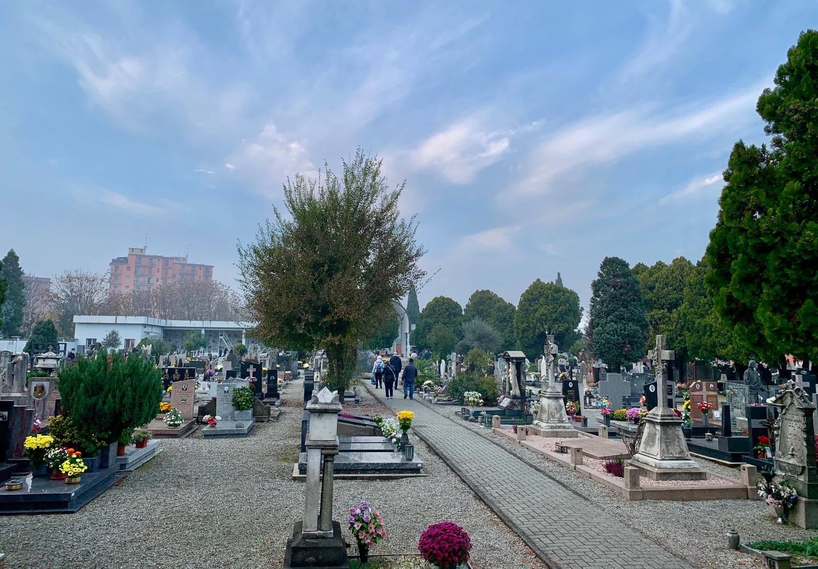 Cimitero via Filzi - accesso agli ossari temporaneamente limitato