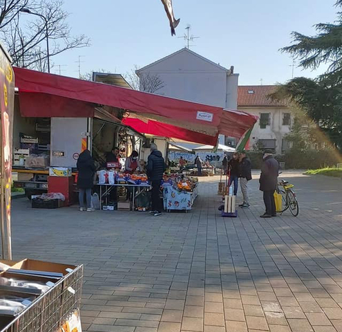1 Maggio 2021: mercato di piazza Berlinguer aperto